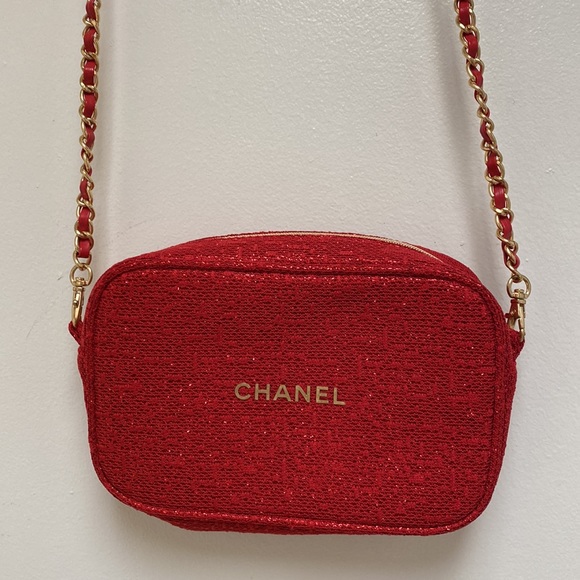 Chanel small purse brand new , can be as a clutch, the chain in from Amazon - Picture 3 of 5